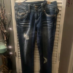 Almost Famous Capris